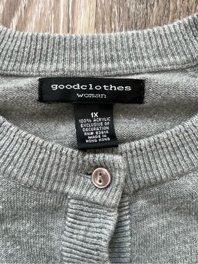 Goodclothes Woman Light Gray Button-Front Crewneck Cardigan